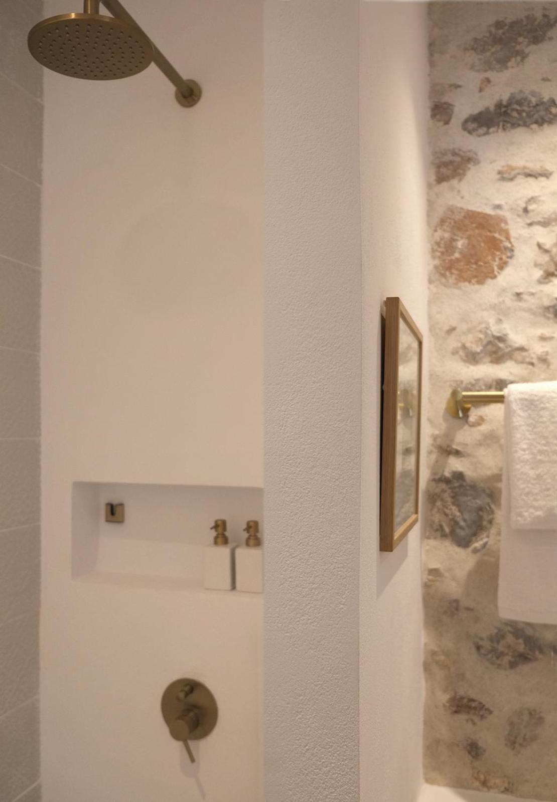 Arta Hydra Hotel Room photo